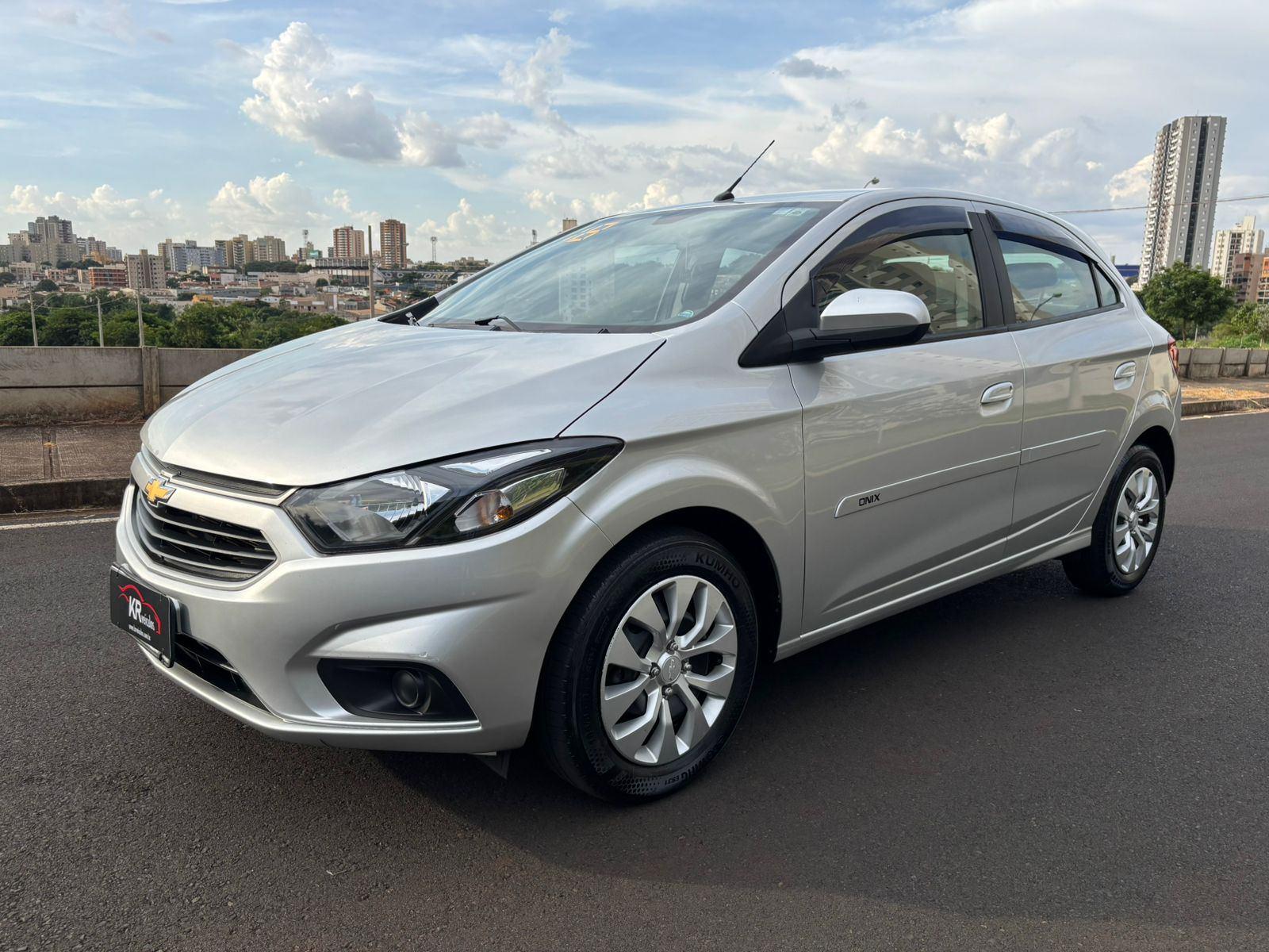 Onix 1.4MT LT 2018