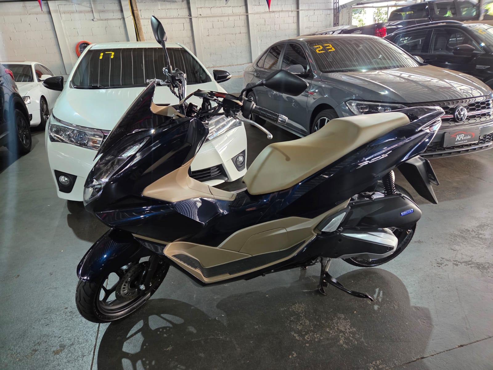 PCX 160 DLX ABS 2025